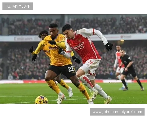 曼城中路连续短传推进