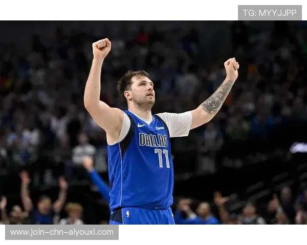 东契奇顶着防守稳稳命中,独行侠气势上扬