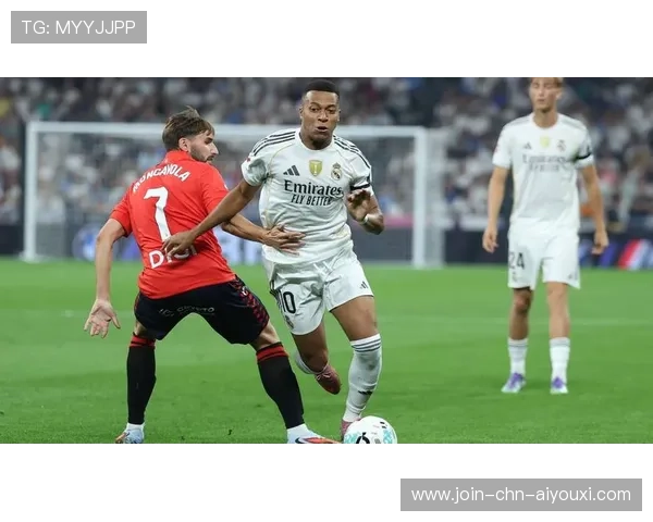 姆巴佩高速追球并完成极限抽射：足球场上的惊艳瞬间