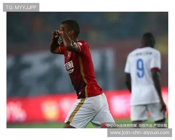 禁区外远射擦网入球成为当晚焦点